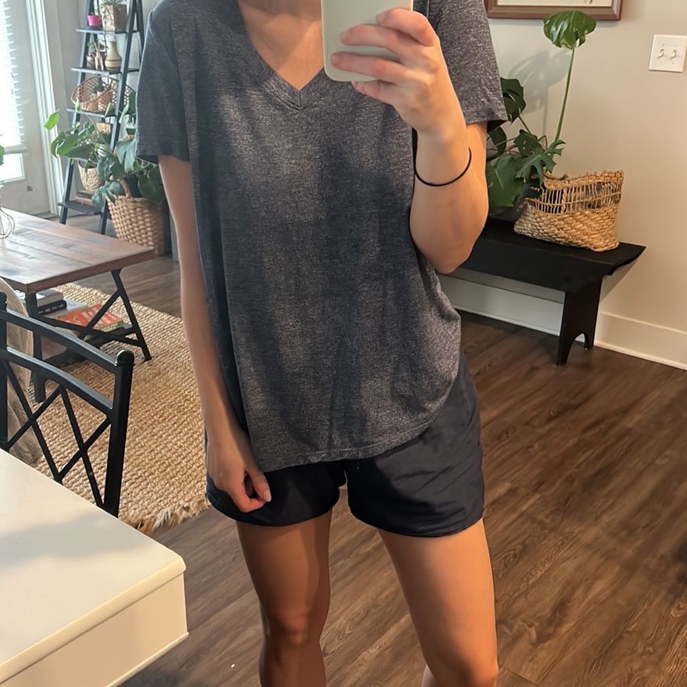 HOMAGE navy v-neck short sleeve shirt